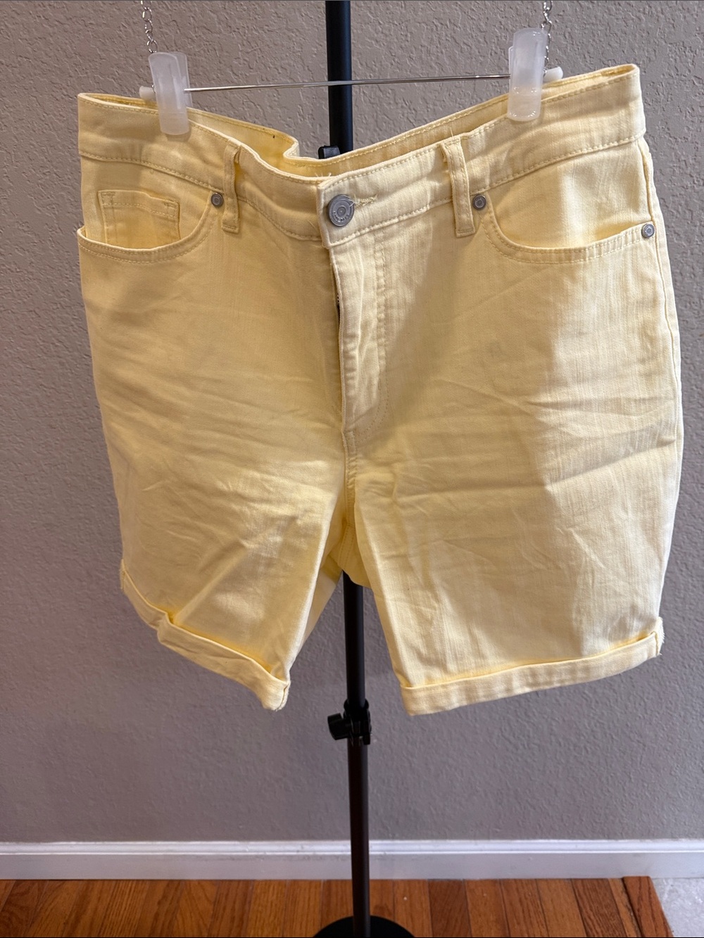 Code Bleu Pastel Yellow Denim Shorts - High Rise women’s size 12